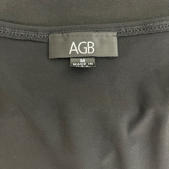 Black & white top with necklace attached - Picture 9 of 9